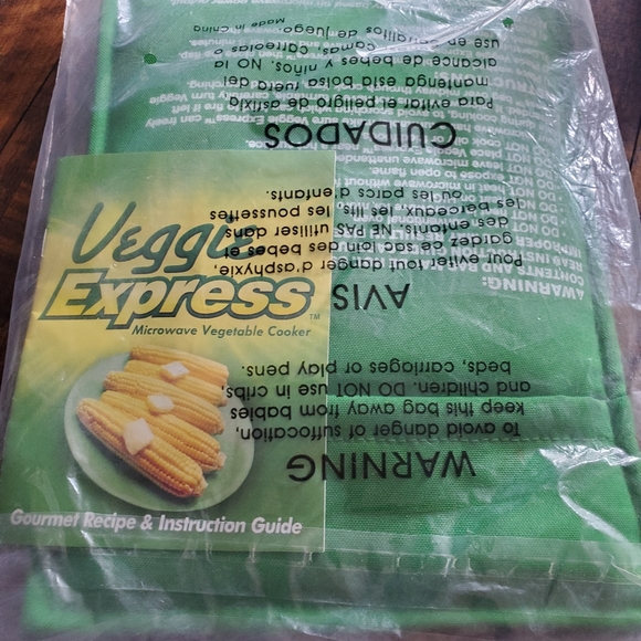 Veggie Express microwave vegetable cooker. - Picture 2 of 5